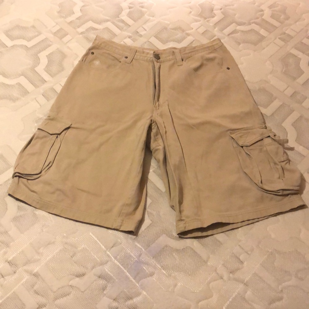 Enyce men shorts size 34. Brown khaki color.